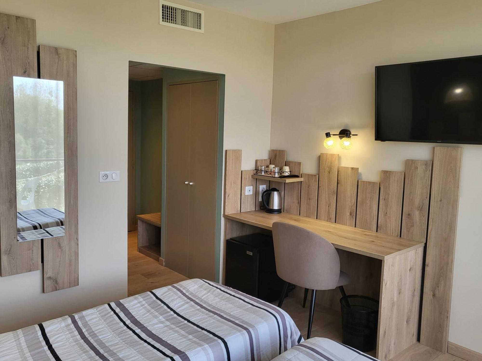 Logis Le Cadusia Hotel Chaource Quarto foto