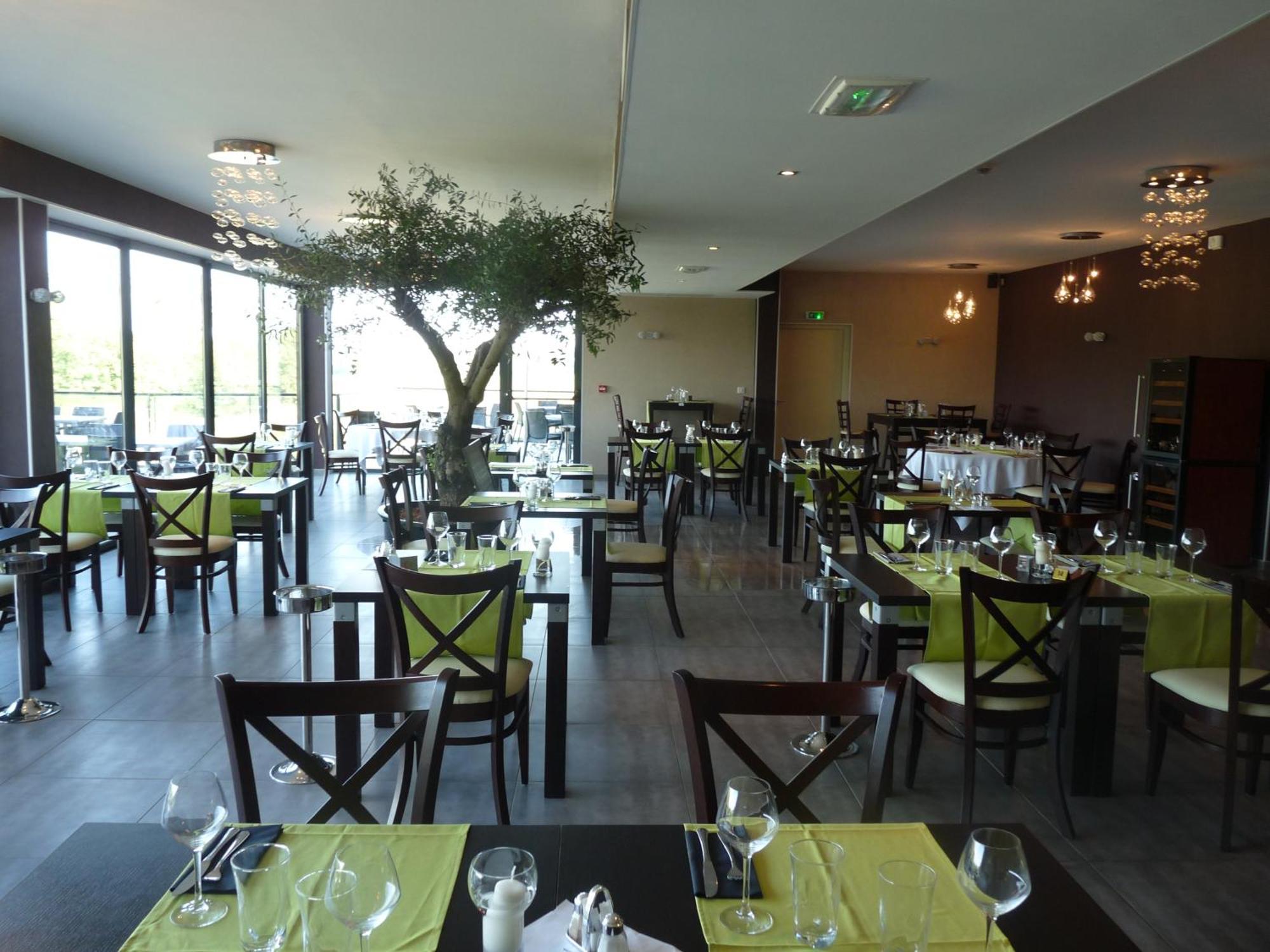 Logis Le Cadusia Hotel Chaource Exterior foto