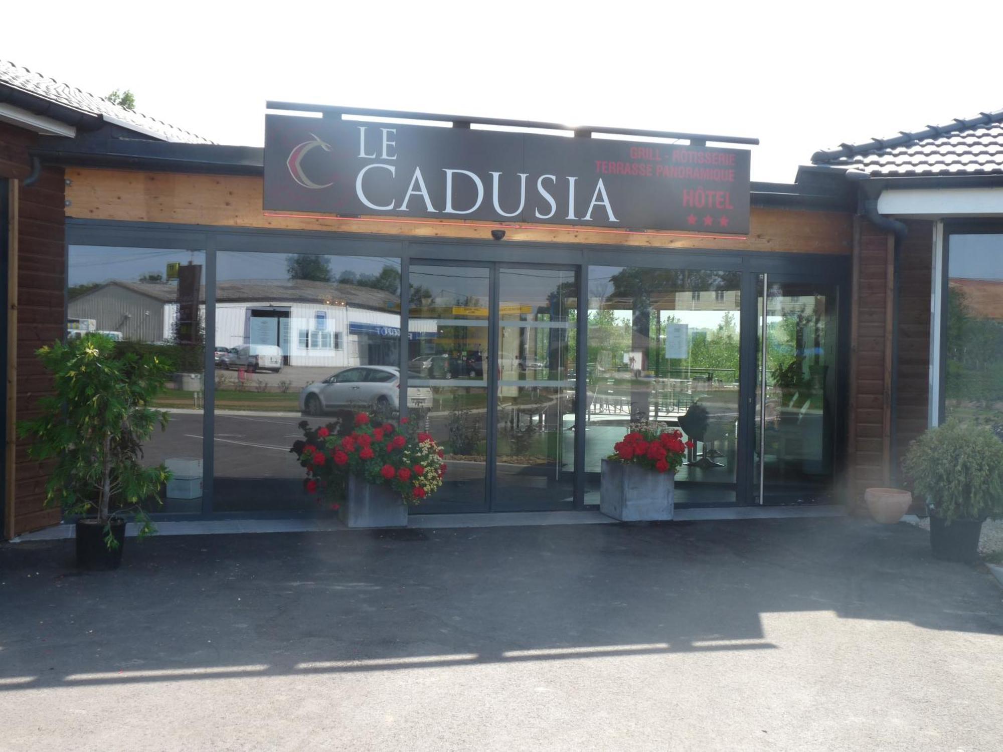 Logis Le Cadusia Hotel Chaource Exterior foto