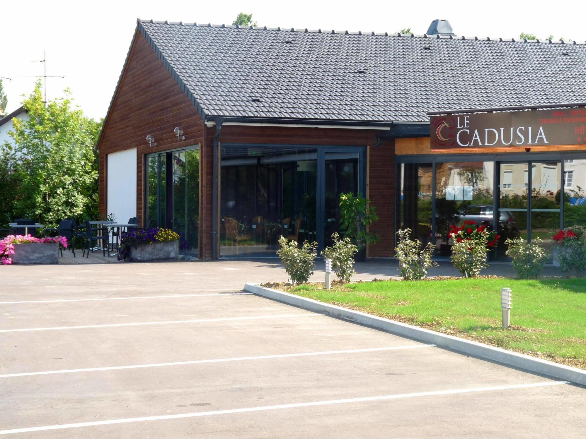 Logis Le Cadusia Hotel Chaource Exterior foto