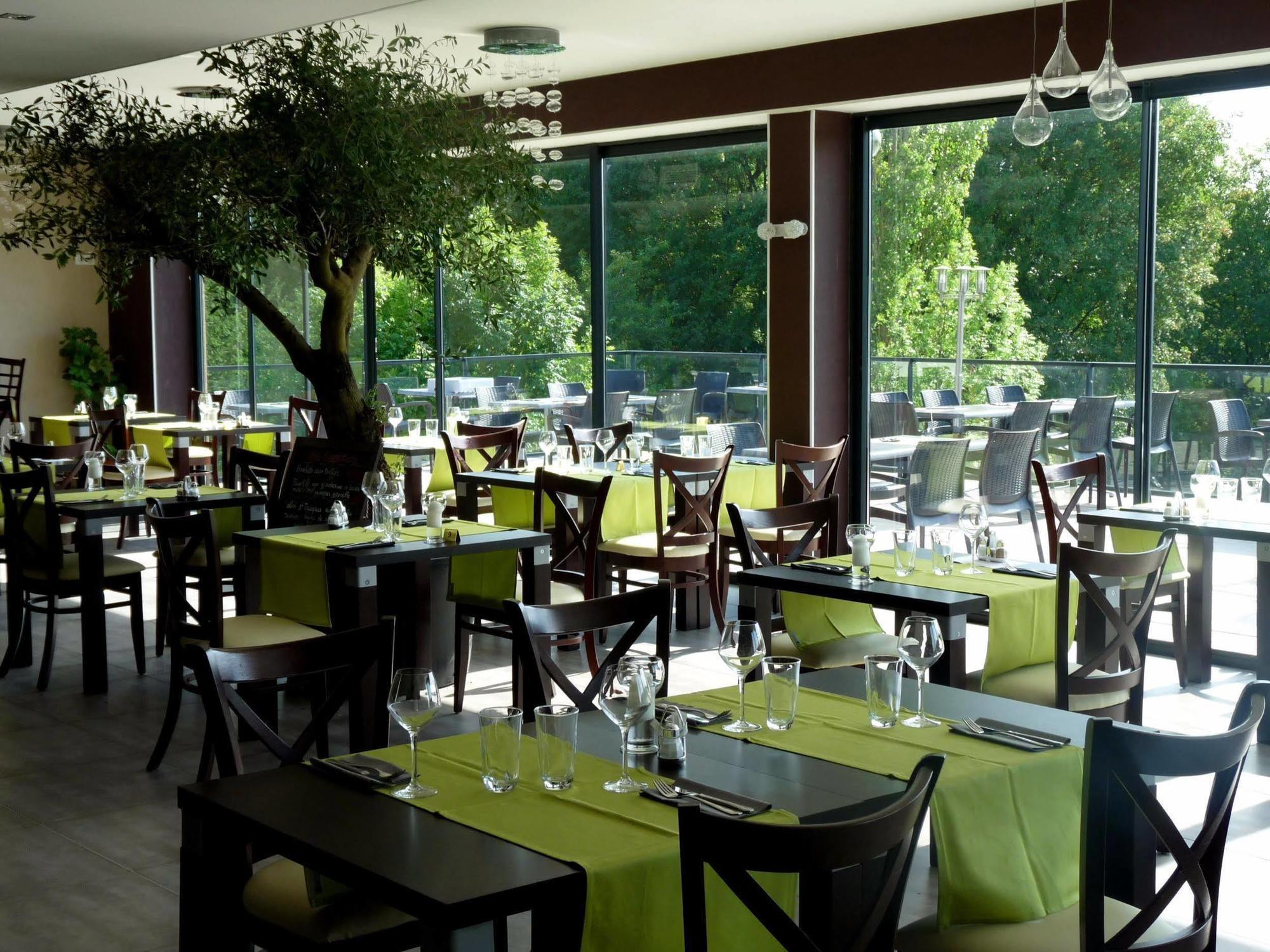 Logis Le Cadusia Hotel Chaource Exterior foto